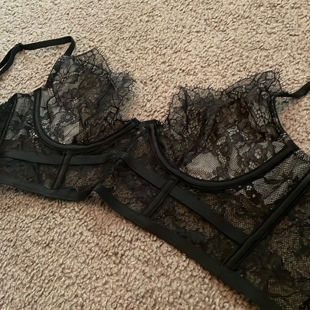 Victoria’s Secret 32C Lace Corset-Style Bra